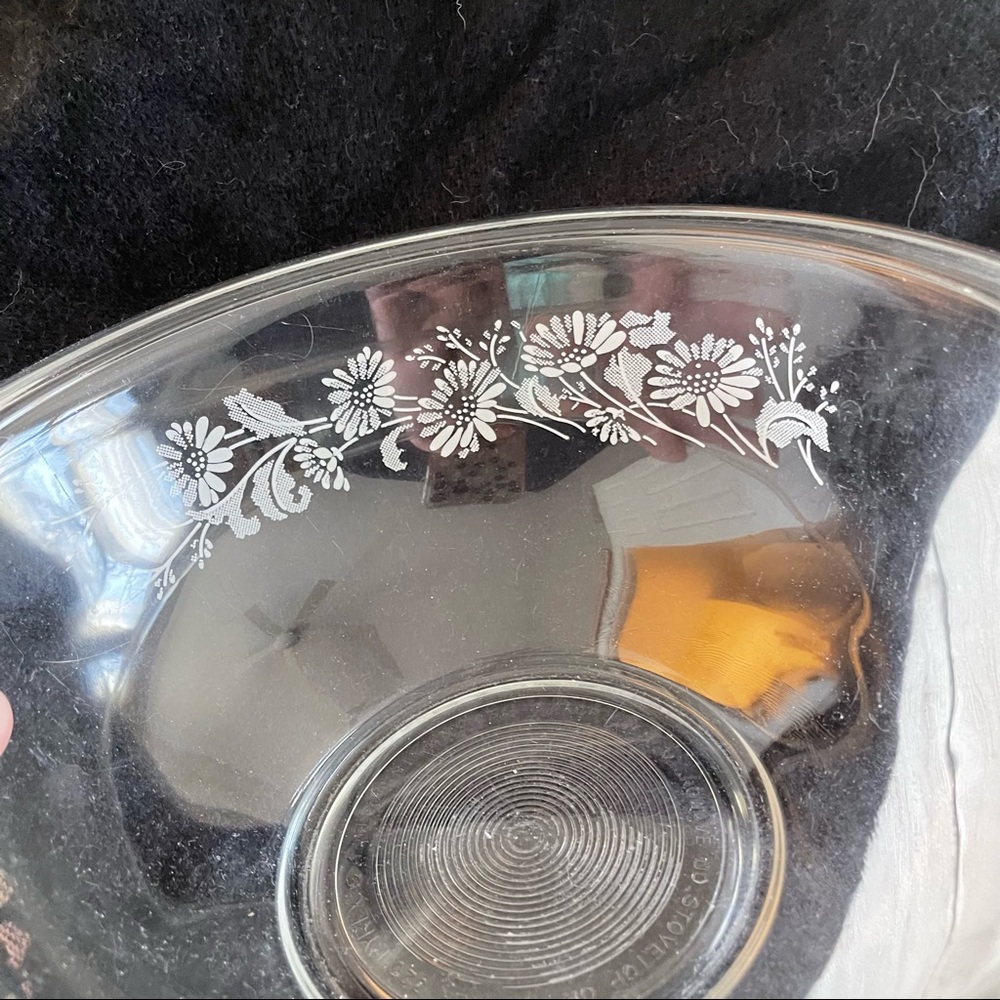 PREOWNED VINTAGE PYREX CLEAR FLORAL MIXING BOWL 1.5L GLASS - Picture 2 of 8